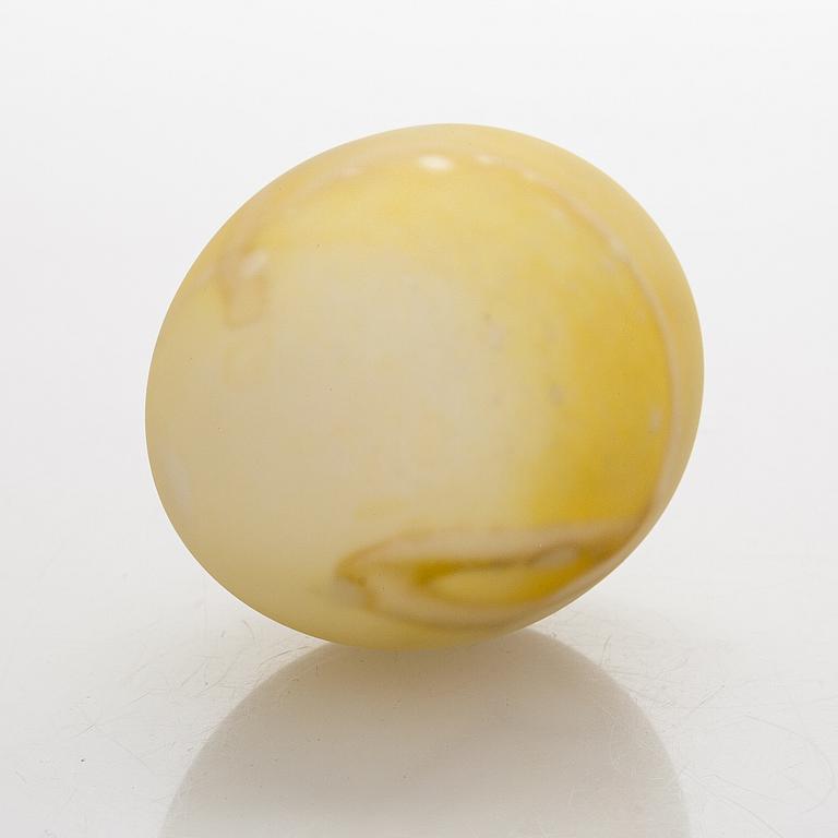 Oiva Toikka, annual glass egg 2006, signed O. Toikka Nuutajärvi.