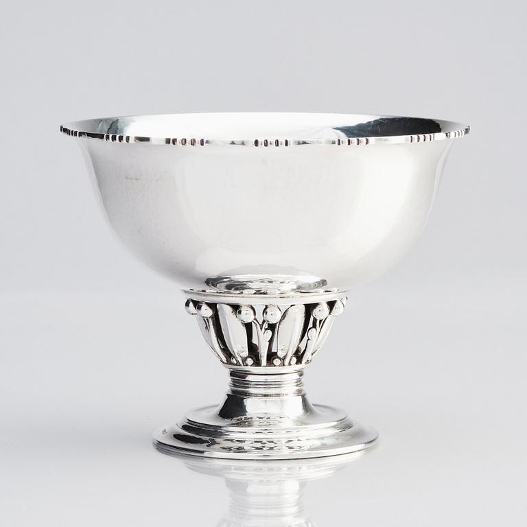 Georg Jensen, skål på fot, Köpenhamn 1925-1932, sterling silver, design nr 180B, svenska importstämplar K Anderson 1931.