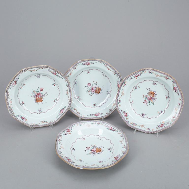 TALLRIKAR, 4 st, porslin. Qing dynastin, Qianlong (1736-95).