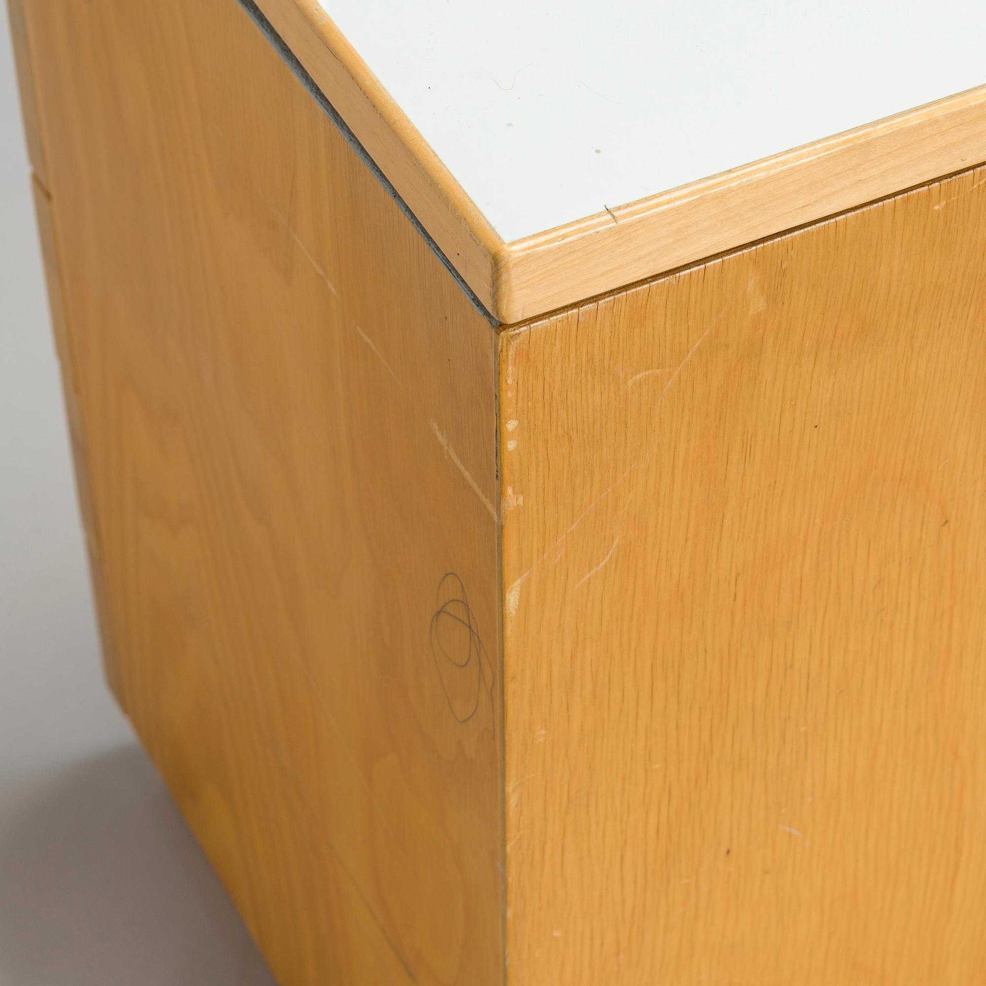 Alvar Aalto, kirjoituspöytä, Artek, 1900-luvun loppupuoli.