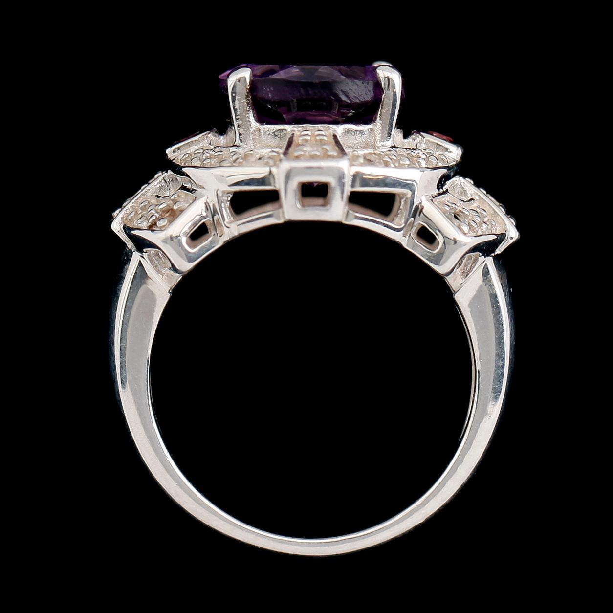 RING, sterlingsilver, ametist ca 4.50 ct, vita safirer samt rosa turmaliner.
