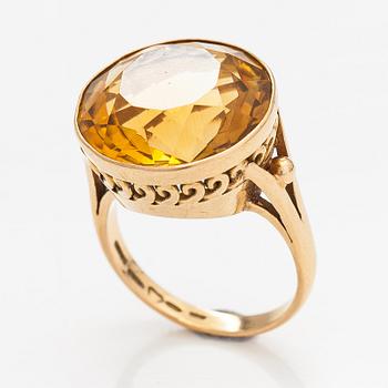An 18K gold ring with a citrine. E.P. Alholinna, Helsinki 1957.