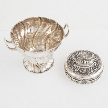 Skål och dosa, silver, bl.a. Danmark, 1800-talets mitt.