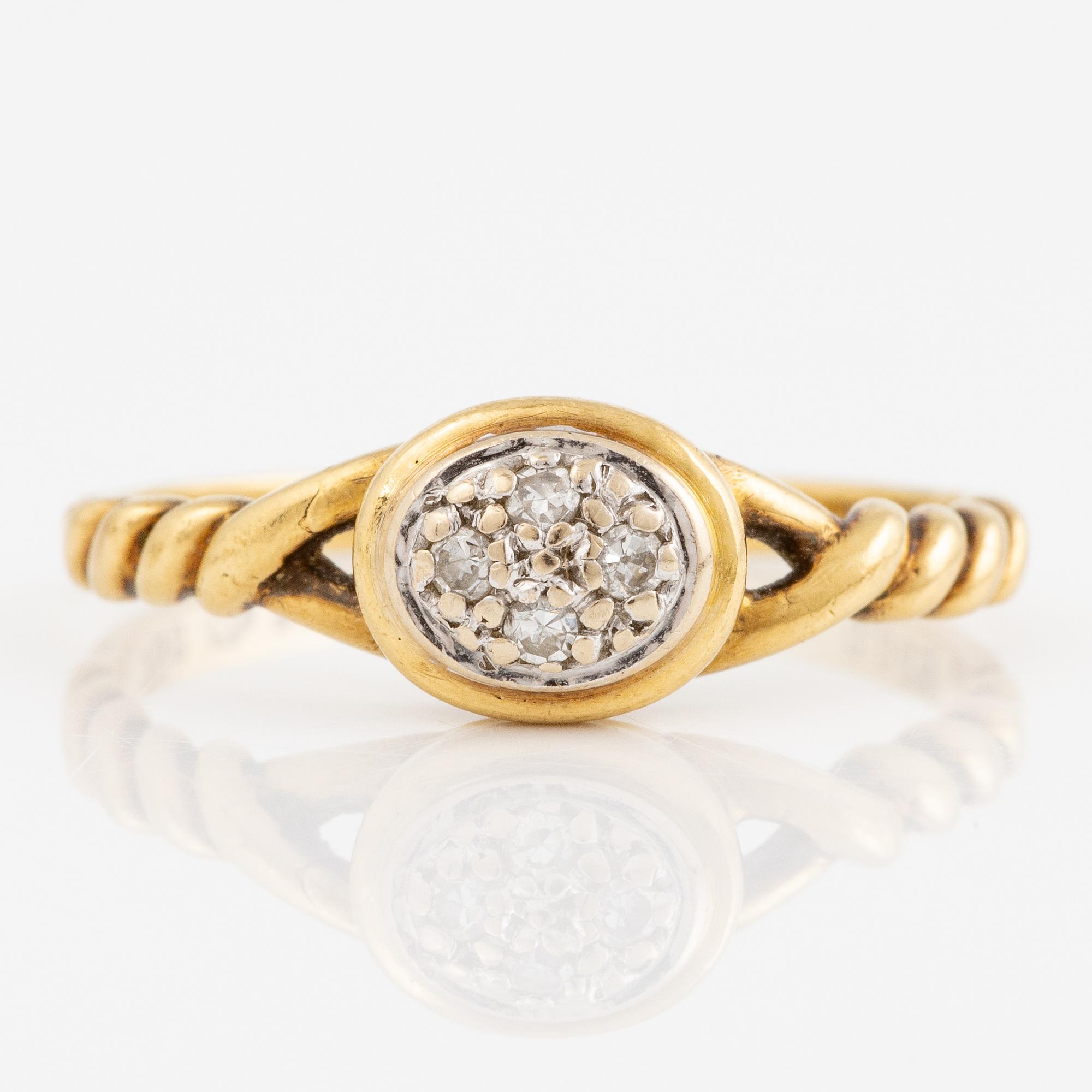 Ring, 18K gold with octagon-cut diamonds.