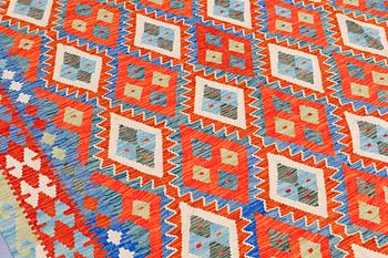 A CARPET, Kilim, ca 302 x 202 cm.