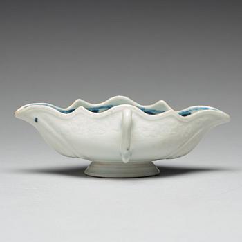 A blue and white armorial sauce boat, Qing dynasty, first half of the 18th Century.