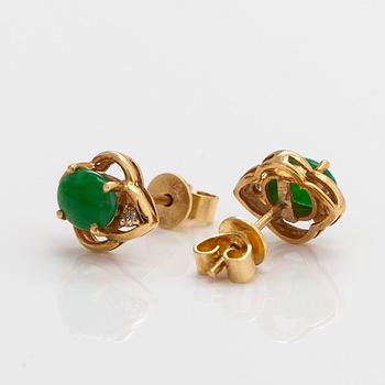 Örhängen och ring, 18K guld med jadeit, smaragder och små diamanter.