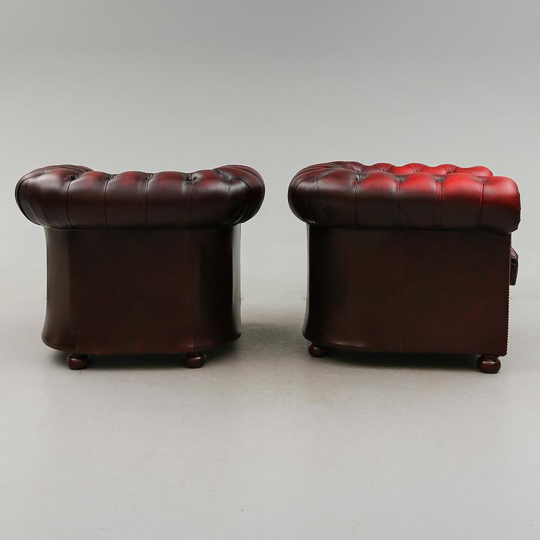 FÅTÖLJER, 1 par, Chesterfield-modell, England, 1900-talets andra hälft.