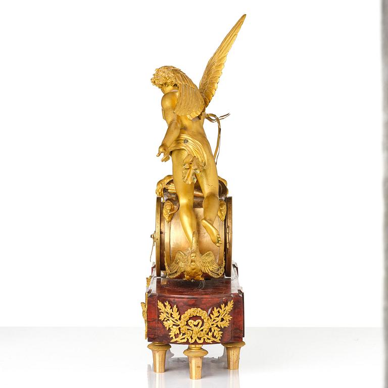 Bordspendyl, av André-Antoine Ravrio (bronsfabrikör verksam i Paris 1777 - 1814), Directoire.