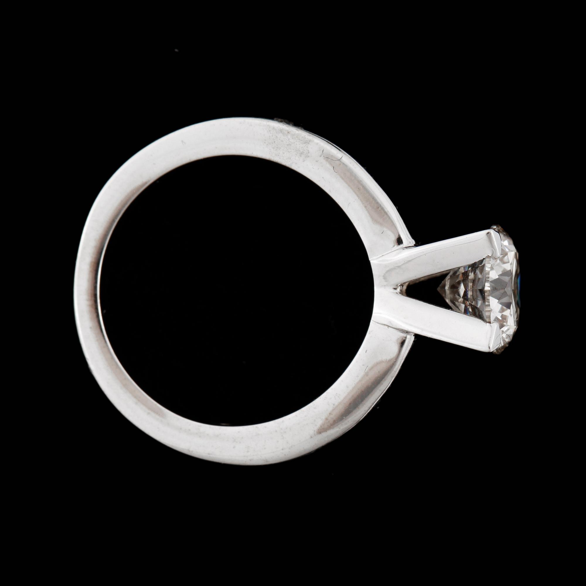 RING, 14k vitguld med briljantslipad diamant ca2,21ct. 2000-tal. Certifikat medföljer.