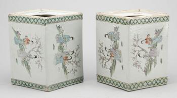 OPIUMKUDDAR, ett par, porslin, Kina, 1900-tal.