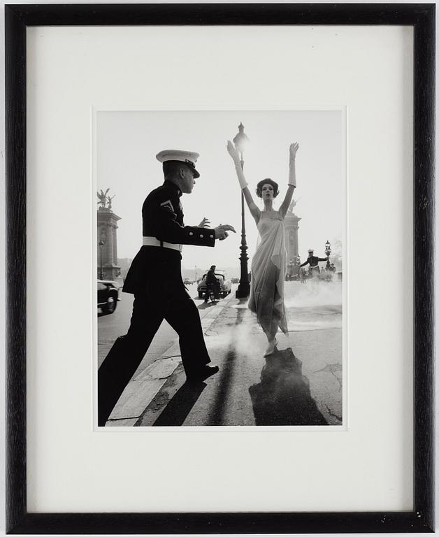 William Klein, "Simone & Marines, Pont Alexandre III, Paris, 1960".