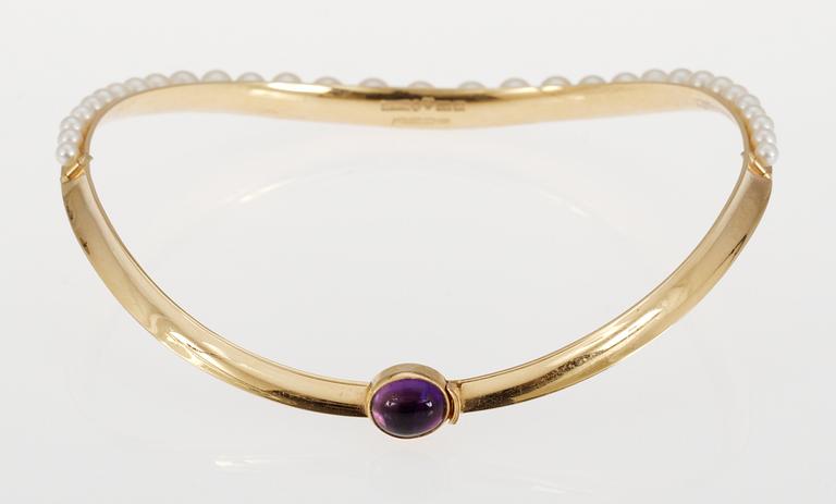 COLLIER, odlade pärlor och ametist lås. Vikt 51,2 gr.