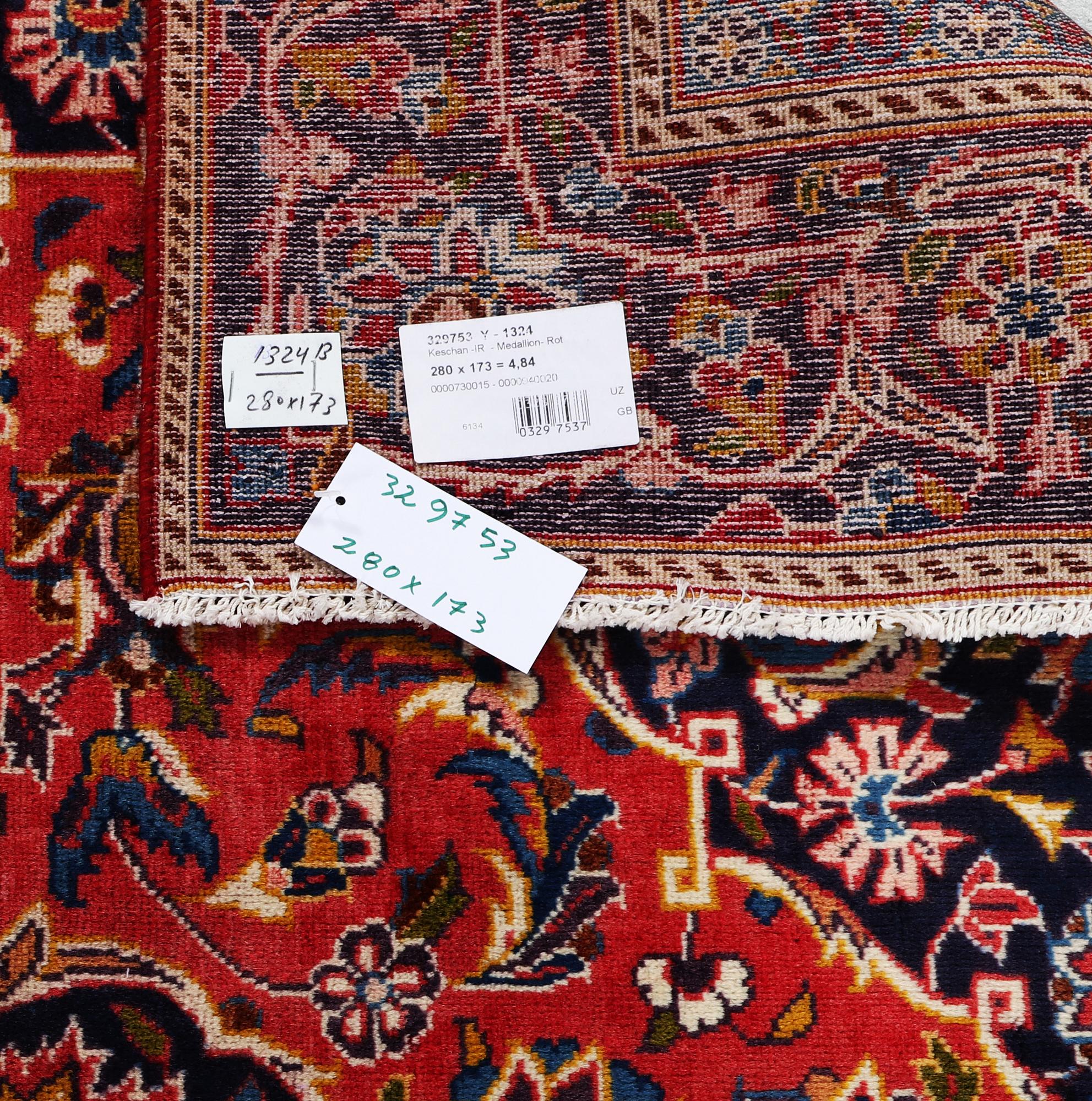 A carpet, Kashan, ca. 280 x 173 cm.