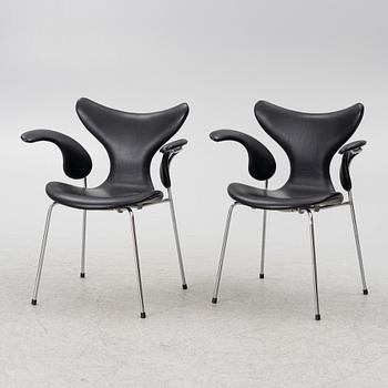 Arne Jacobsen, karmstolar ett par, "Måsen/Liljan"  Fritz Hansen, 1970 och 1973.
