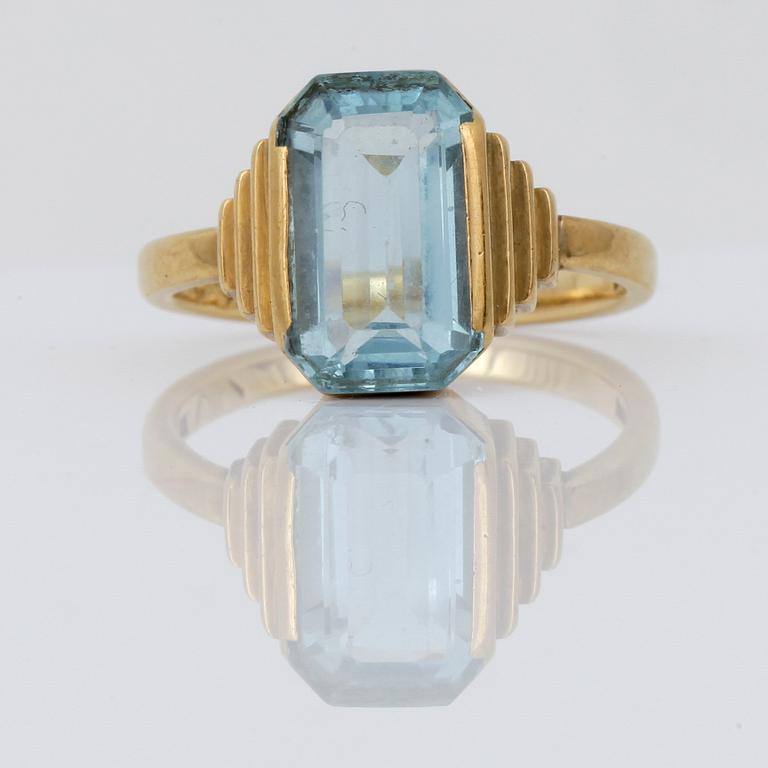 RING, 18 k guld, Wiwen Nilsson, Lund, 1936. Vikt ca 6,2g.