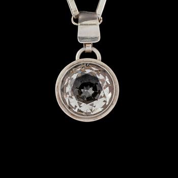HÄNGE, sterlingsilver med fasettslipad bergkristall, anders Högberg, Göteborg, 1995. Vikt 52 g.