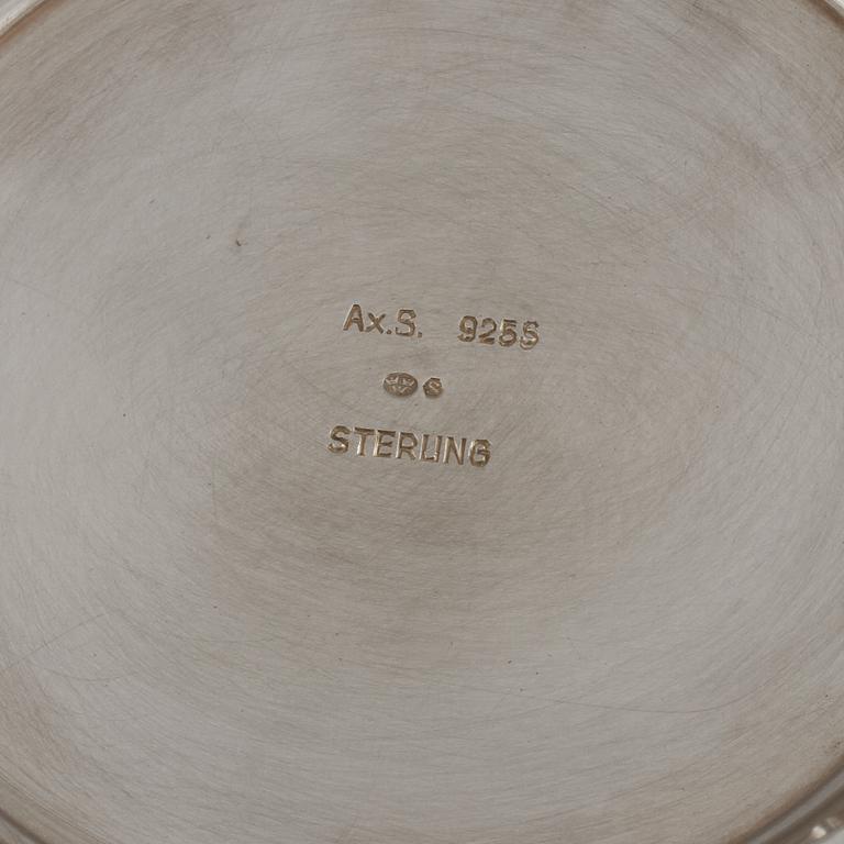BÄGARE MED LOCK, sterlingsilver, svenska importstämplar, 1900-tal. Vikt 840 g.