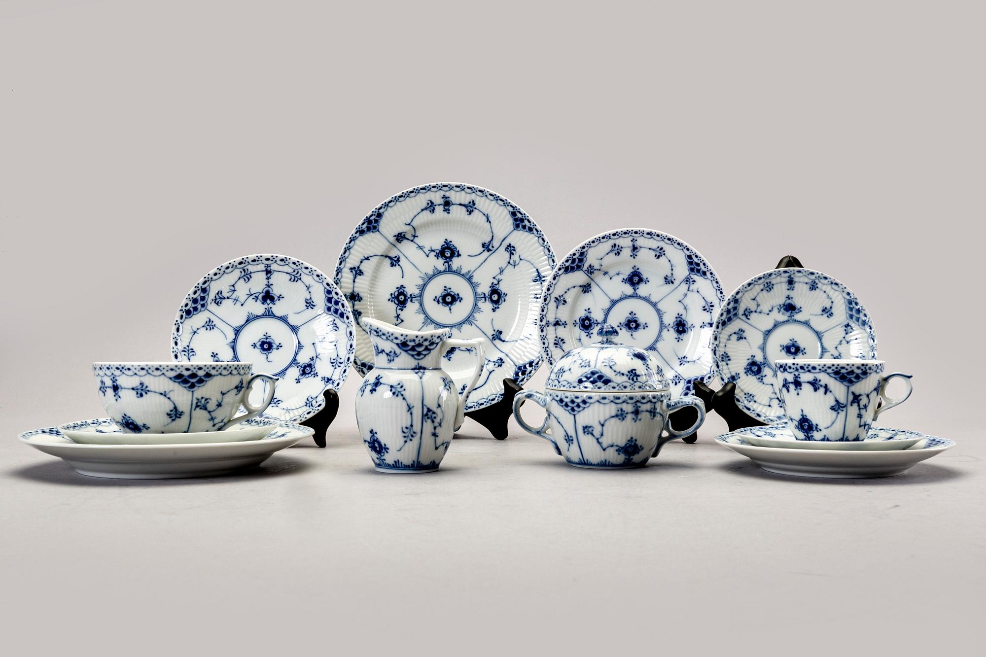 A 120 pcs Musselmalet Royal Copenhagen porcelain dinner service Denmark 1938-1999.