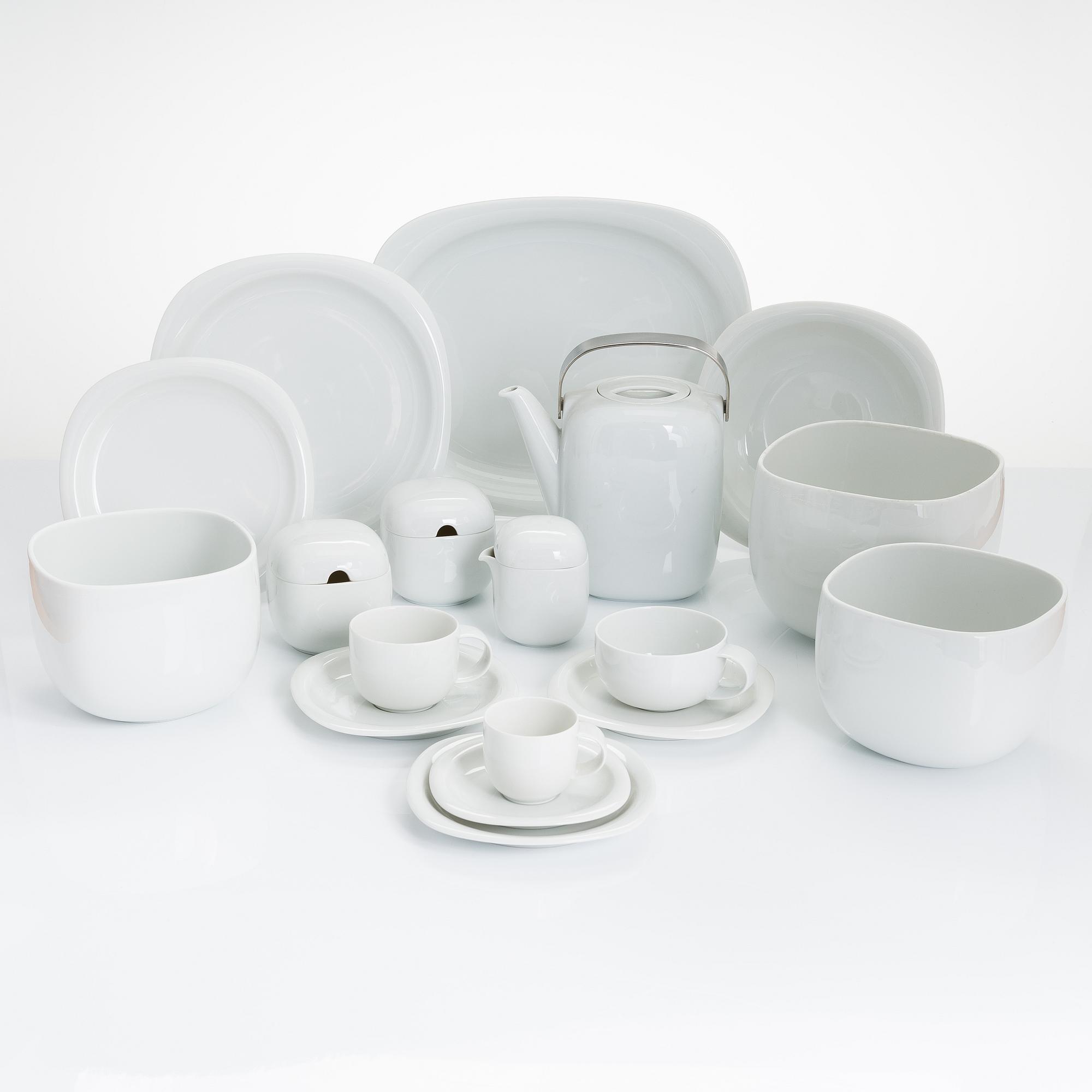 Timo Sarpaneva, A 74-piece 'Suomi' tableware set in porcelain, Rosenthal Studio-linie, 1980s. Design year 1976.