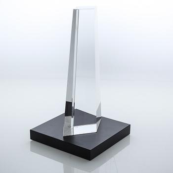 A signed glass sculpture bt Jan Johansson for Orrefors.