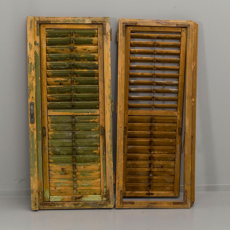 FÖNSTERLUCKOR, ett par, Europa 1900-talets första hälft.