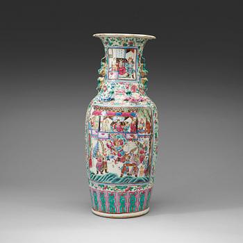 522. A large famille rose vase, 19th century.