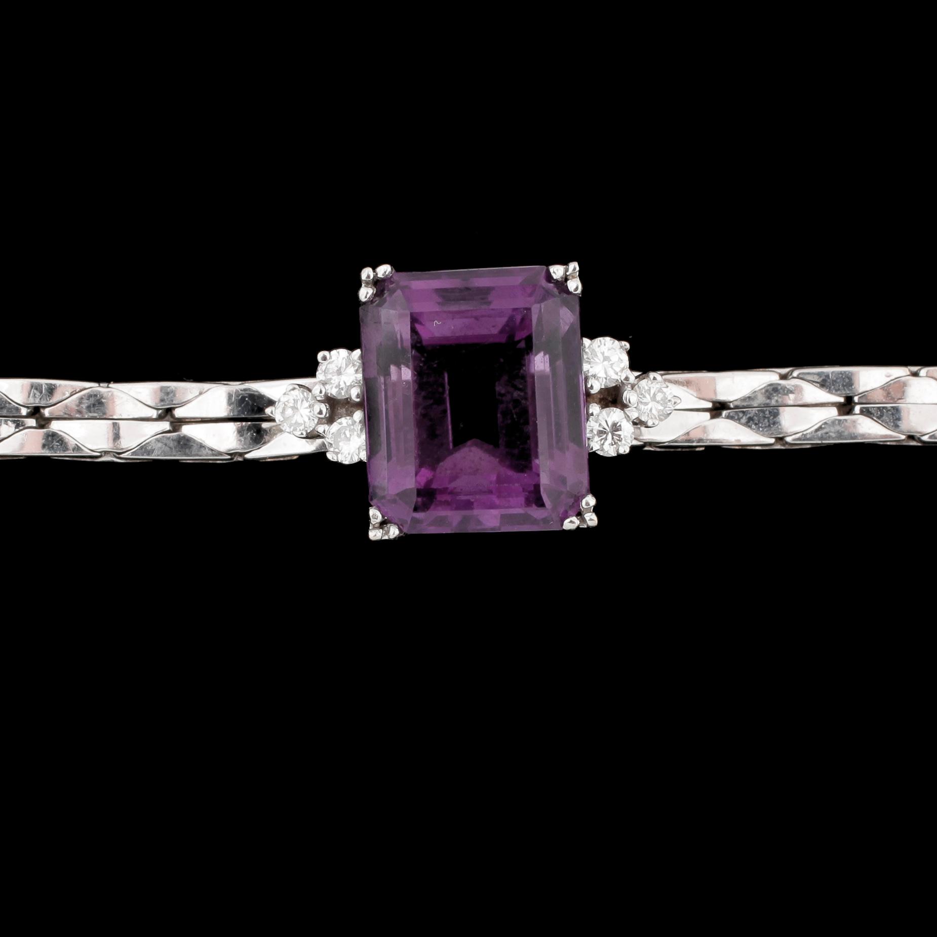 ARMBAND, 18k vitguld med trappslipad ametist o 6 små diamanter. Tot.vikt 15,5g.