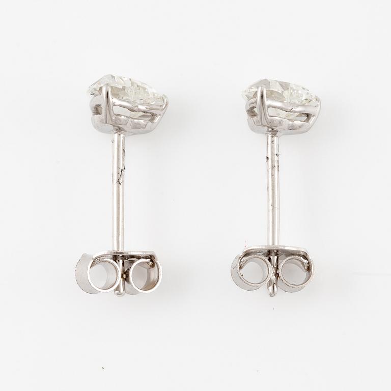 Earrings, 18K white gold set with heart-shaped brilliant-cut diamonds totalling 1 ct, accompanied by GIA dossier.