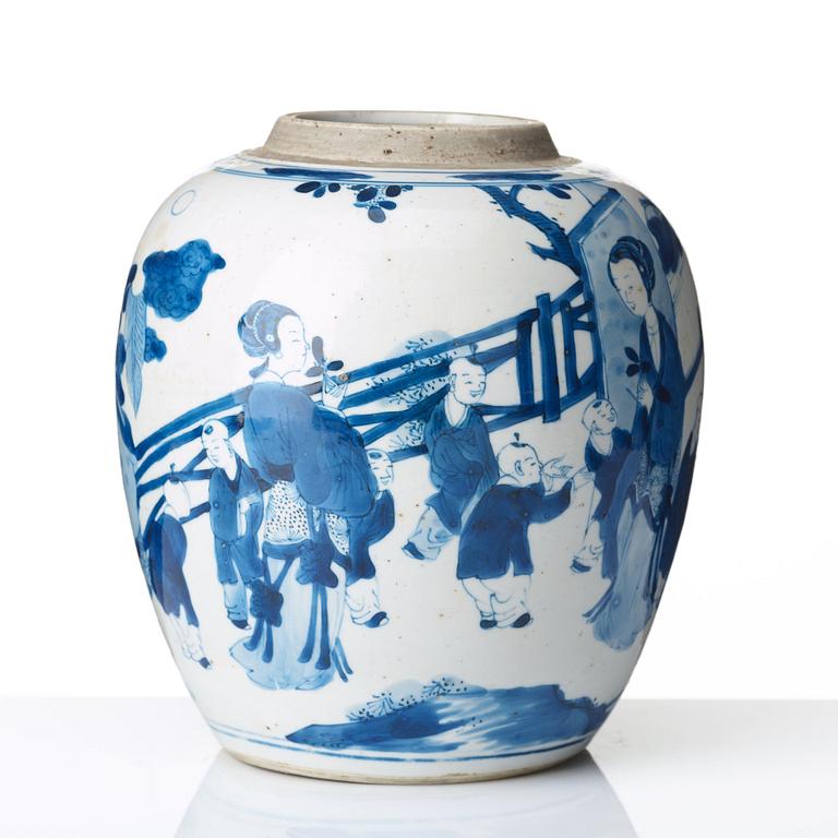 A blue and white jar, Qing dynasty, Kangxi (1662-1722).