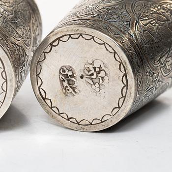 Koppar, ett par, silver, Persien, 1900-talets första hälft.