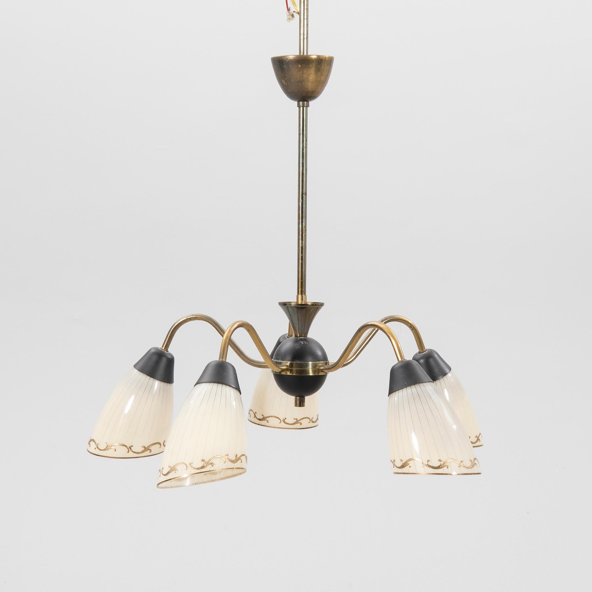 A mid 1900s ceiling pendant.