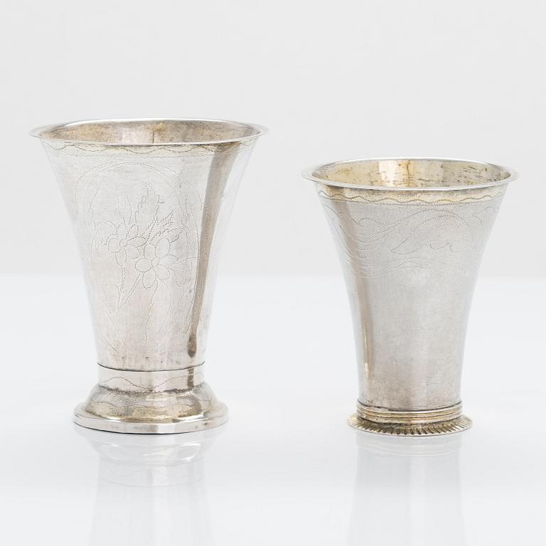 Bägare, 2 st, silver, Nils Tornberg, Linköping 1793 och LLG, Sverige, utan års- och stadsstämplar.