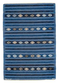 555. CARPET. "Blåbär". Tapestry weave. 132 x 89 cm. Signed AB MMF BN.