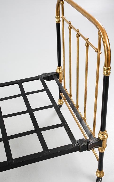 SÄNG/JÄRNSÄNG, tidigt 1900-tal.