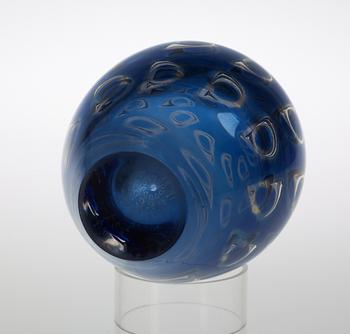 An Ingeborg Lundin 'ariel' glass vase, Orrefors 1961.