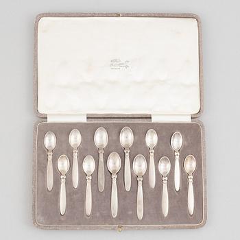 Gundorph Albertus, kaffe-/mockaskedar i etui, 12 st, sterlingsilver, modell "Kaktus", Georg Jensen 1933-44.