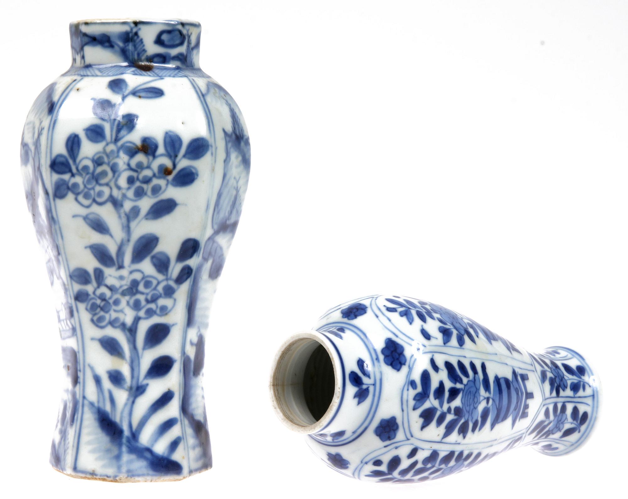 VASER, 2 st, porslin, Kina, Kangxi 1662-1722.