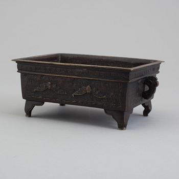 A Japanese bronze censer, Meiji (1868-1912).