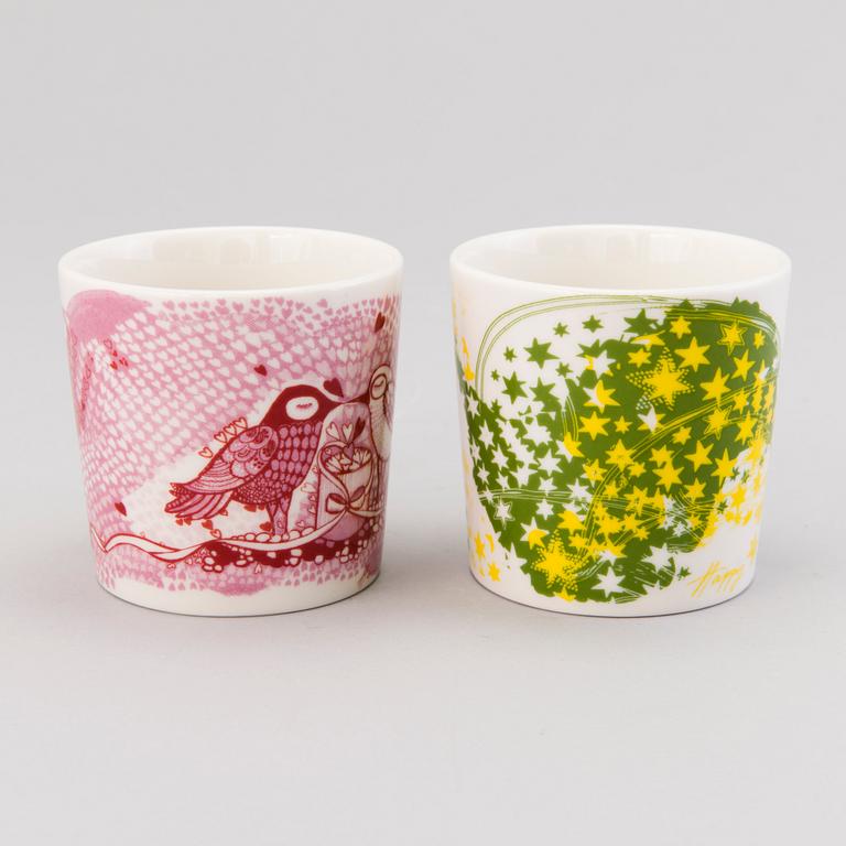 HEINI RIITAHUHTA, mukeja, 2 kpl, posliinia, "Love" ja "Happy", Arabia Finland. Signeeratut.