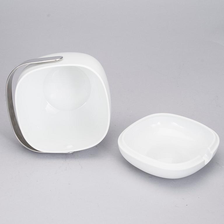 TERRIN samt SÅSSKÅL PÅ FAT, porslin, "Suomi", Timo Sarpaneva, Rosenthal Studio-linie.