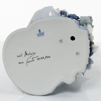 José Javier Malavia, figurine, "Pure Beauty", Lladró, Spain, 2006-2008.