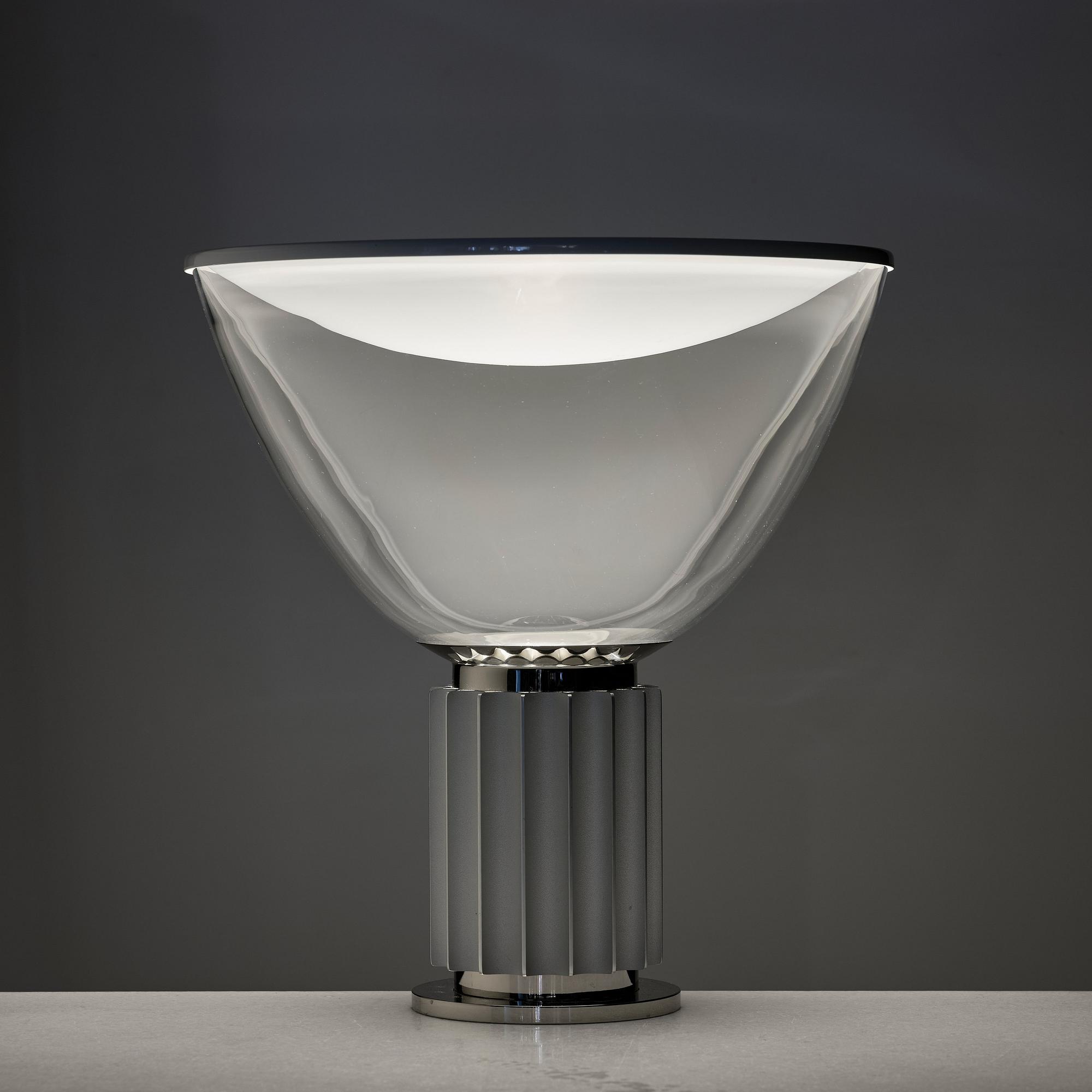 Achille Castiglioni, & Pier Giacomo Castiglioni, bordslampor 1 par, "Taccia", Flos, Italien efter 1962.