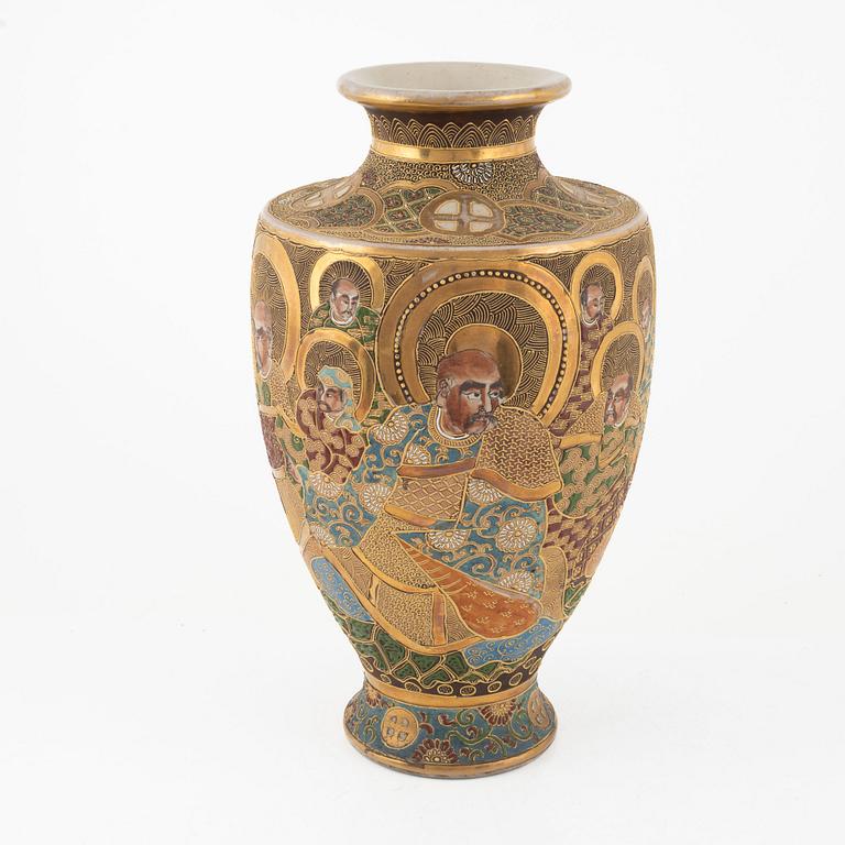 A Satsumaware vase, Japan, Meiji (1868-1912), around 1900.