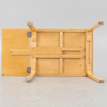 Alvar Aalto, drop-leaf table, model DL82, O.Y. Huonekalu- ja Rakennustyötehdas A.B., mid-20th century.