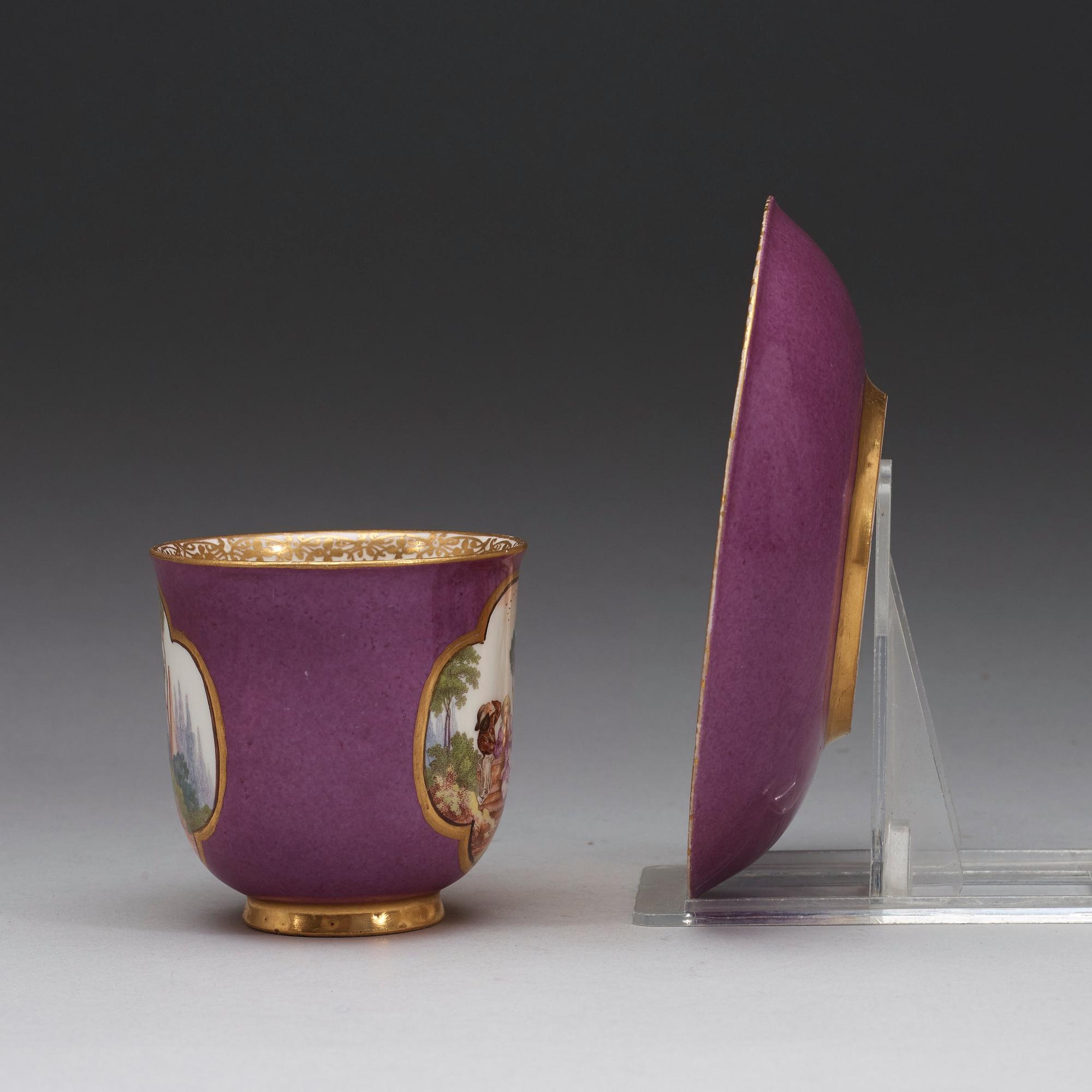 KOPP med FAT, porslin. Meissen, 1730-tal.