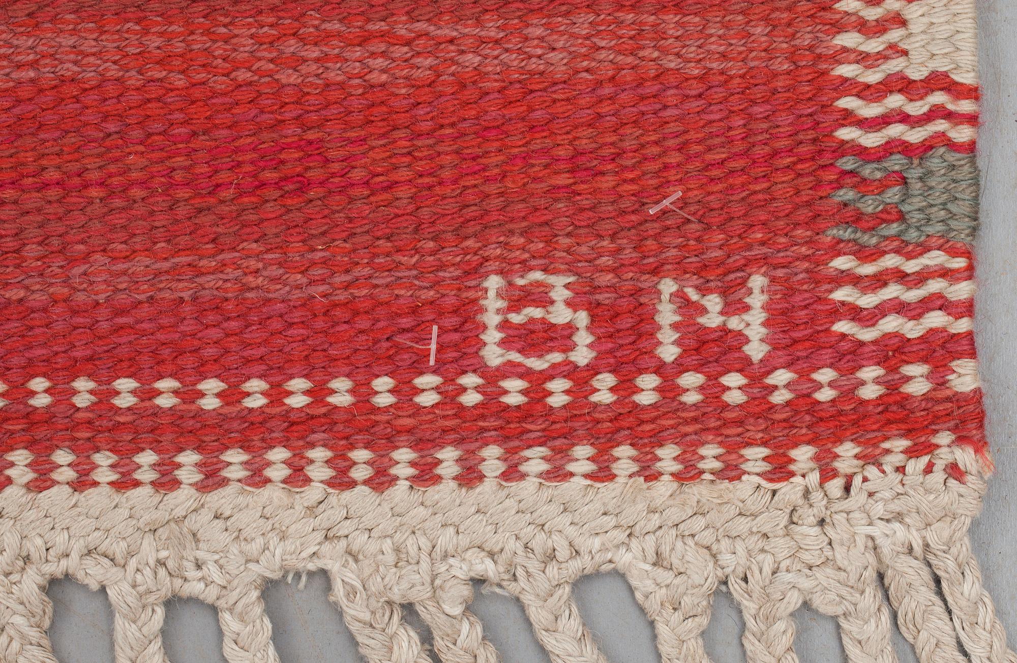 CARPET. "Falurutan, röd". Flat weave. 238 x 170,5 cm. Signed AB MMF BN.