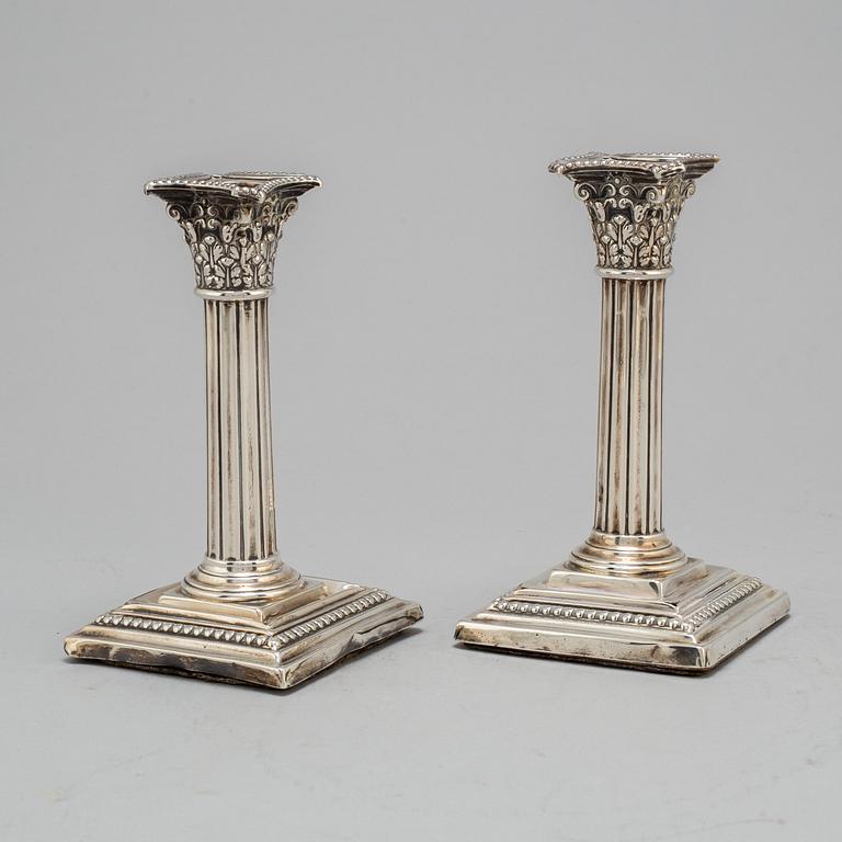 A pair of silver candle holders, Thomas Bradbury III & John S Henderson, London, 1881, 504 gram.