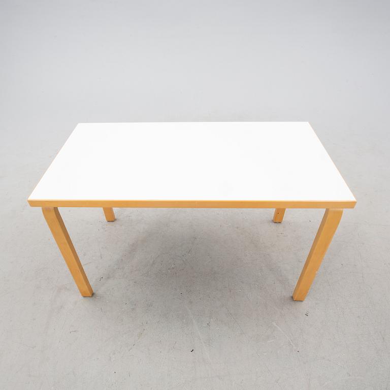 Alvar Aalto, bord, modell 80a, Artek, 2000-tal.