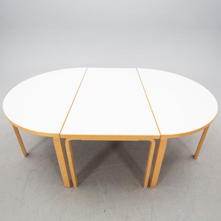 Alvar Aalto, bord modellnr 81a samt 95 Finland 2000-tal.